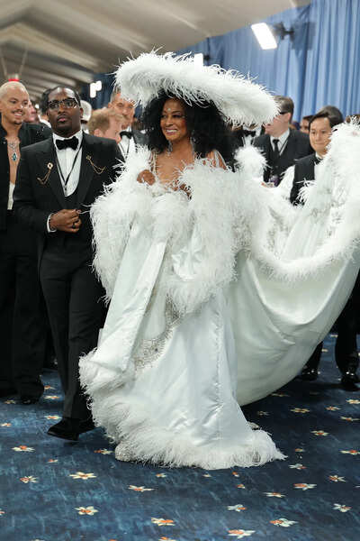 Diana Ross Returns to Met Gala in Iconic Feathered Spectacle