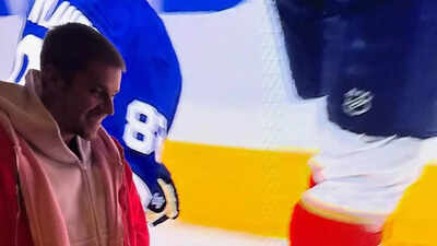Justin Bieber stays loyal to Maple Leafs over Met Gala appearance