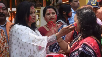As Bhubaneswar celebrates, sale of sindoor sees sharp rise