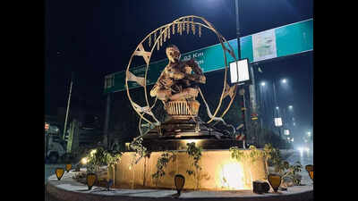 Scrap art installation adding beauty to Kashi crossings