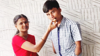 'Kaneer vendam thambi': Stalin promises to facilitate hand transplant for Krishnagiri student