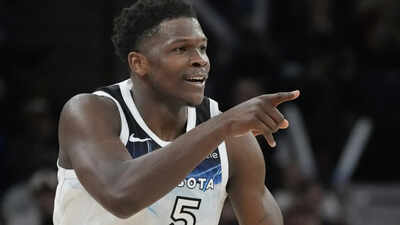 Anthony Edwards shakes off injury scare, returns to lead Minnesota Timberwolves in Game 2 vs Golden State Warriors