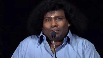 Yogi Babu reacts to complaints raised about his promotion fees; turns emotional on stage