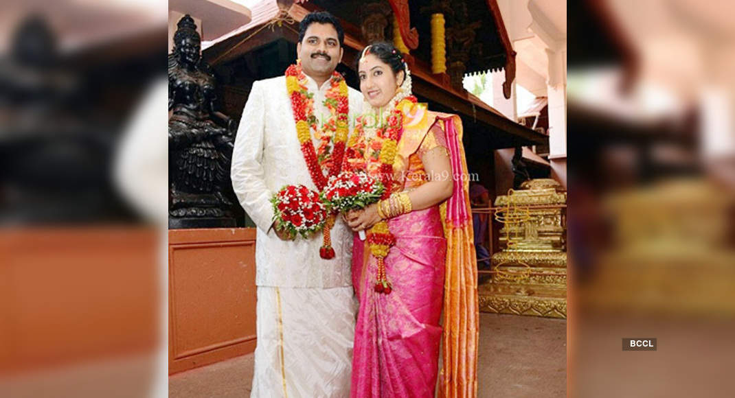 Sreekala Sasidharan With Husband Vipin During Their Wedding Ceremony