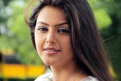 Monal Gajjar's 'Naatu Dance' in public