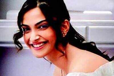 Sonam Kapoor to attend Anamika Khanna's show