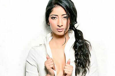 Niharica Raizada's item number in Damadol