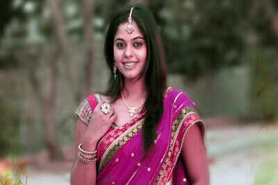 Bindhu Madhavi met with an accident