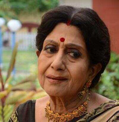 Sabitri Chatterjee in film based on folk art form Jhumur.