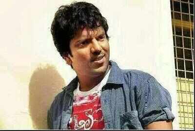 Satish Neenasam in Anjanda Gandu