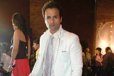 Rohit Roy back with 'Parchaiyaan'