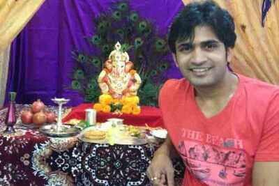 <arttitle><b> </b>Chinmay comes home for Ganapati</arttitle>
