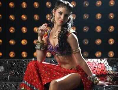 Scarlett Wilson to shake a leg with Vijay