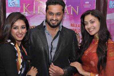 Star cast of 'Kirpaan - The Sword of Honor' visits Amritsar