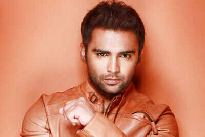 Sachiin Joshi gifts a car on his mom's birthday