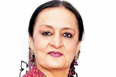 Dolly Ahluwalia dresses up Shahid Kapoor in 'Haider'