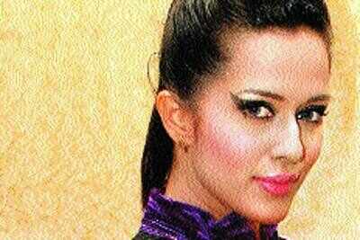 Perfecting the winged eyeliner