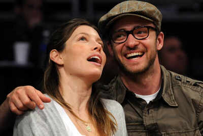 Justin Timberlake sings for Jessica Biel