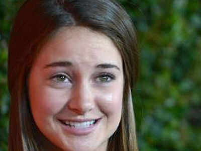 'Divergent' star Shailene Woodley does not own a cellphone