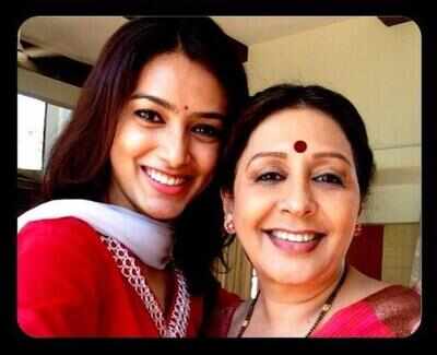 Pallavi bonds with Vandana