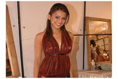 Niyati woos three men