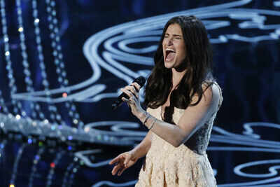 Idina Menzel has forgiven John Travolta