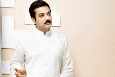 Prosenjit as Bhupen Hazarika in Kalpana Lajmi film