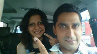 Chinmay and Madhura cast their vote in Mumbai before going for their play in Pune
