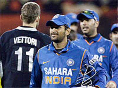 Dhoni Apologises For Final Match Flop Show New Zealand In India