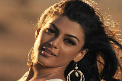 How Anisha Ambrose piped Bollywood actresses