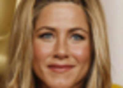 Cooper denies romance with Aniston