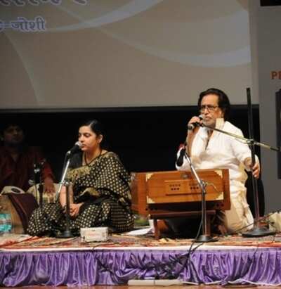Pandit Hridaynath Mangeshkar enthralled music lovers of Nagpur in Saptak's musical programme