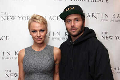 Pamela Anderson obtains restraining order against Rick Salomon