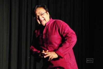 Rakesh Bedi performs at Hansraj College in Delhi