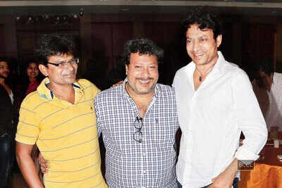 <arttitle>Irrfan Khan and Tigmanshu Dhulia bond over music and good food at Times Food and Nightlife award winning Levo Lounge in Mumbai<i/></arttitle>