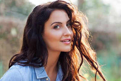 Participate in the 'Elli Avram' Twitter contest on July 29, 2015 at 4pm and win exciting prizes