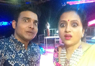 Jabardasth Srinivas and Suma selfie moment