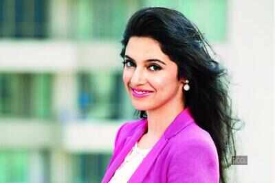Crew throws a surprise bash for Divya Khosla Kumar on her birthday