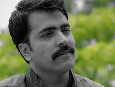 The cast of Bastushaap on each other