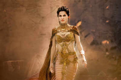 Elodie Yung works her charm on Gerard Butler in 'Gods Of Egypt'