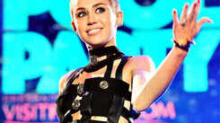 Miley Cyrus replaces Gwen Stefani on 'The Voice'