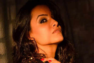 Anita Hassanandani turns fashion designer