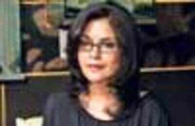 Zeenat Aman awes the crowd