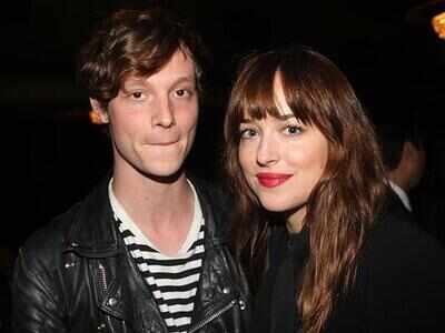 Dakota Johnson, Matthew Hitt split