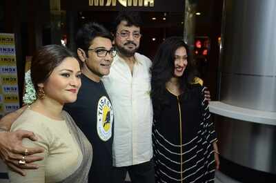 Tolly stars give adda over film's screening