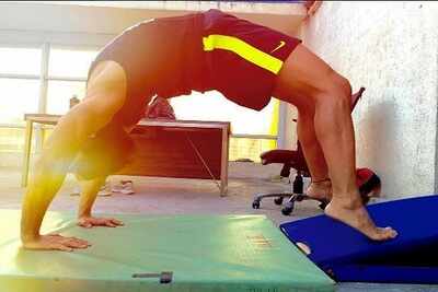 Karan Tacker's Monday morning workout will give you serious fitness goals