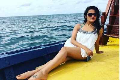 Anita Hassanandani shows off her fab self in a bikini, see pics