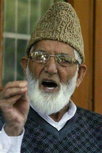 Detained Geelani has free run on net