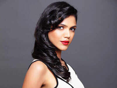 Shriya Pilgaonkar undergoes training in sign language