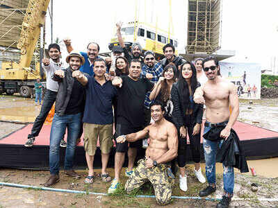 Sunshine Music Tours And Travels actors perform a stunt live